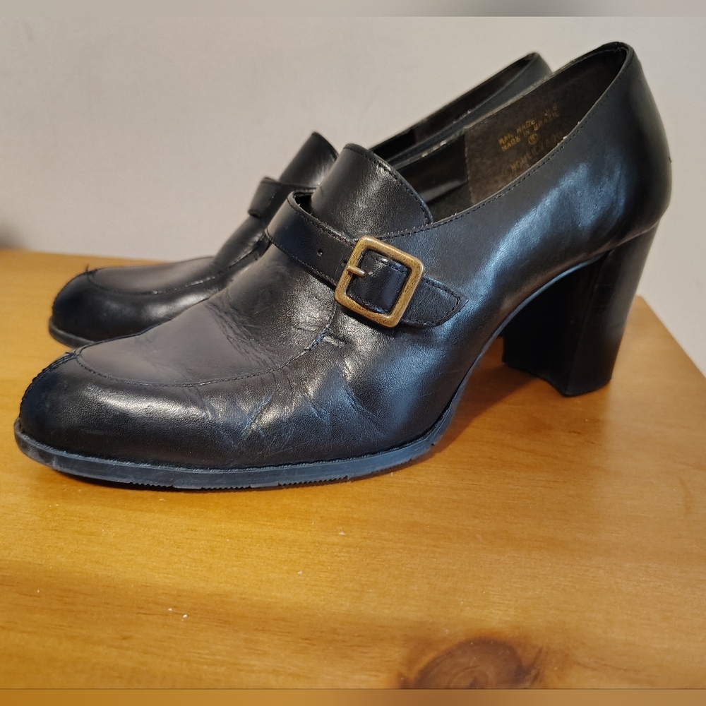 Black leather heel with buckle